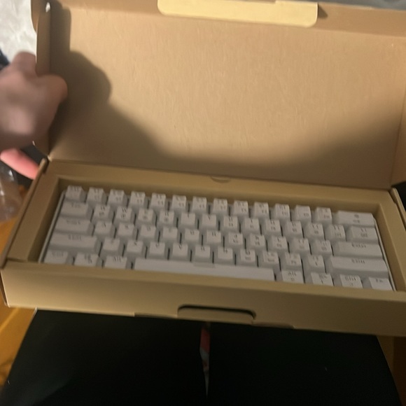 GL61 Series RGB USB/Bluetooth 2 mode keyboard, slightly used but like brand new - Picture 2 of 7